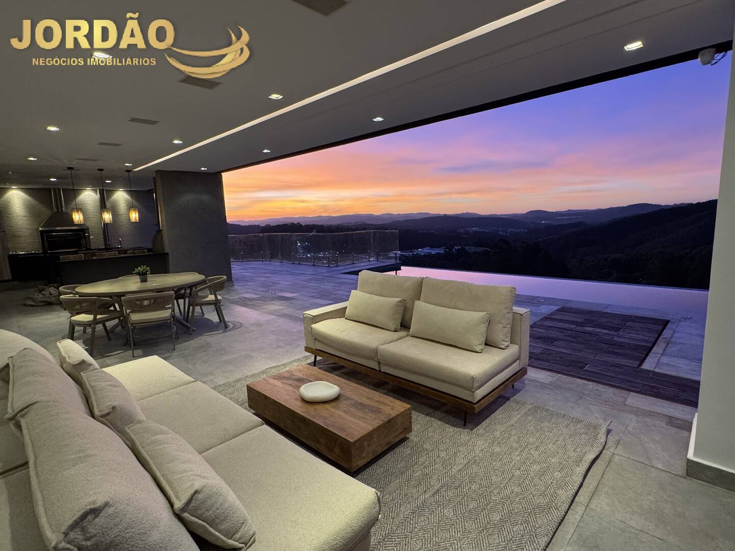 Casa de Condomínio para alugar com 5 quartos, 820m² - Foto 2
